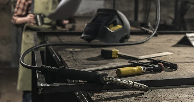 How to Hold a MIG Gun - how to hold a mig gun